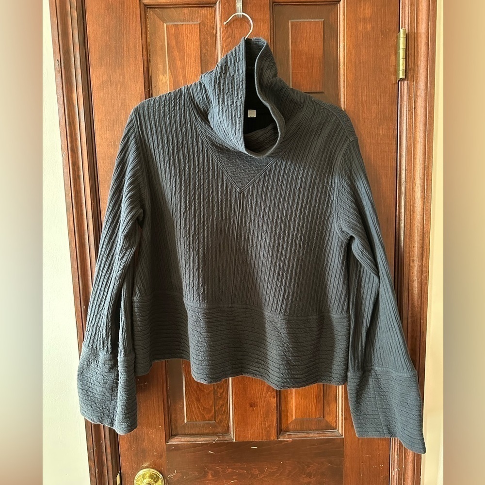 Lululemon Dark Gray Turtleneck Cowl XS/S (fits oversized)